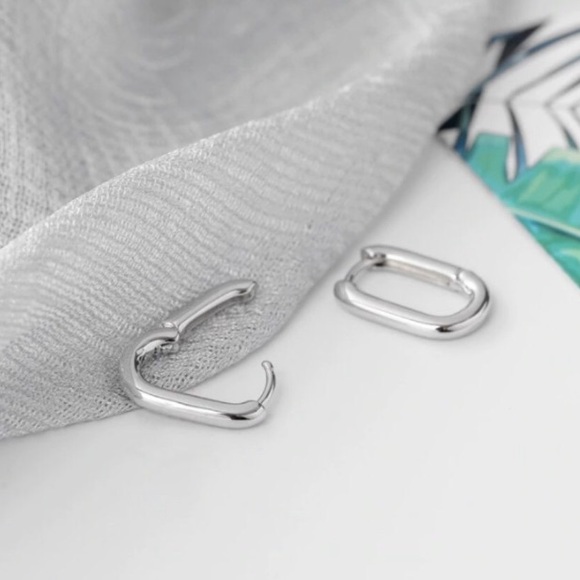 Minimalist sterling silver earrings small earrings hoop earrings - Picture 3 of 3